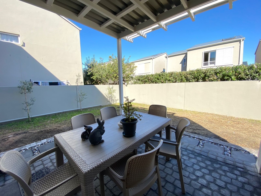 To Let 3 Bedroom Property for Rent in Somerset Lakes Western Cape